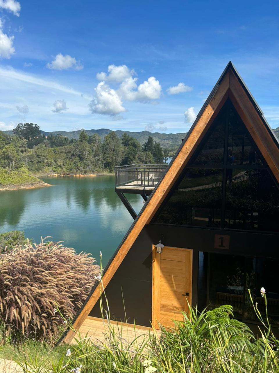 Gretel Chalets Suizo Guatapé Buitenkant foto
